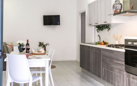 La Rondine Apartment: Meubles, Cuisine, Appareil De Cuisine, Principaux Appliance, Design Intérieur, Comptoir, Bois, Sol, Cabinetry, Électroménager