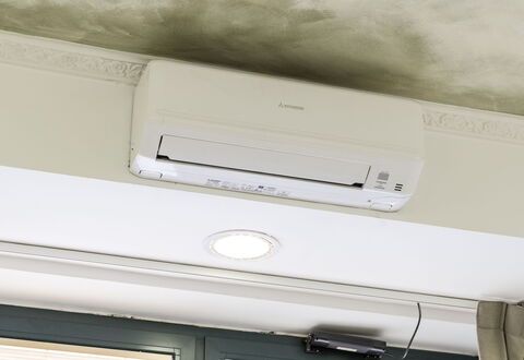 La Rondine Apartment: Électroménager, Appareil Électronique, Salon, Petit Appareil, Plante D'Appartement, Lampe