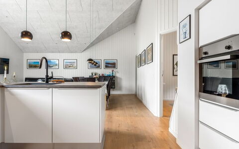 Sunna - 1.2Km from the Sea: Sol, Design Intérieur, Bois, Plafond, Cuisine, Sol, Parquet, Comptoir, Luminaire, Meubles