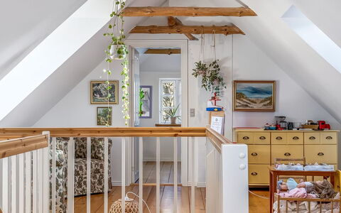 Rami - 250M from the Sea: Bois, Sol, Tache De Bois, Cabinetry, Comptoir, Cuisine, Luminaire Plomberie, Dur, Matériau Naturel, Évier