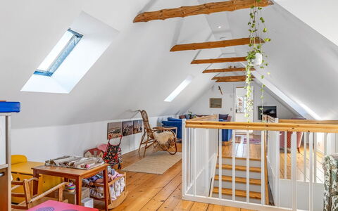 Rami - 250M from the Sea: Bois, Sol, Tache De Bois, Cabinetry, Comptoir, Cuisine, Luminaire Plomberie, Dur, Matériau Naturel, Évier