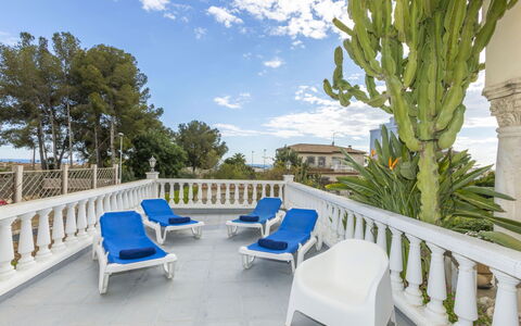 Bon Repos: Zone Résidentielle, Arbuste, Maison, Jardin, Domicile, Lot Terre, Toit, Ombre, Pelouse