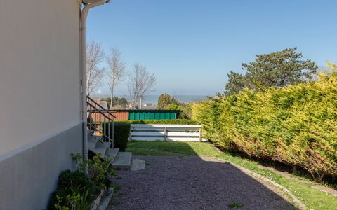 La Maison du Phare: Zone Résidentielle, Arbuste, Maison, Jardin, Domicile, Lot Terre, Toit, Ombre, Pelouse