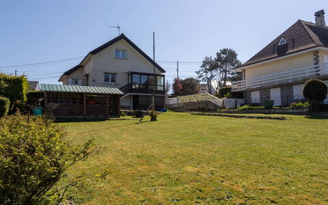 La Maison du Phare: Zone Résidentielle, Arbuste, Maison, Jardin, Domicile, Lot Terre, Toit, Ombre, Pelouse