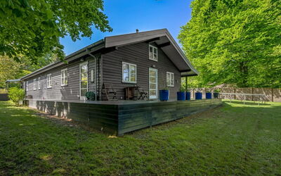 Christin - 275M from the Sea
