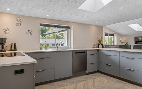 Alvira - 30Km from the Sea: Cuisine, Sol, Plafond, Comptoir, Design Intérieur, Sol, Cabinetry, Luminaire, Principaux Appliance, Appareil De Cuisine