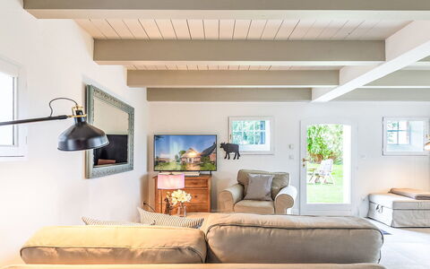 Kleine Reetdachkate: Meubles, Design Intérieur, Canapé, Sol, Mur, Sol, Plafond, Bois, Salon, Pièce