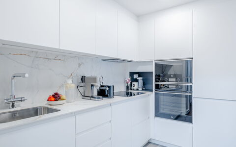 Cofitsa Plus: Cuisine, Appareil De Cuisine, Comptoir, Design Intérieur, Sol, Cabinetry, Principaux Appliance, Bois, Sol, Meubles