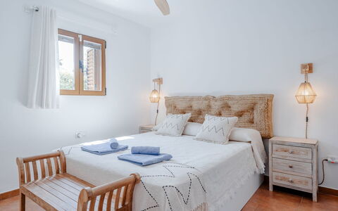 Cofitsa Plus: Lit, Meubles, Chambre, Design Intérieur, Literie, Drap De Lit, Bois, Sol, Sol, Plafond