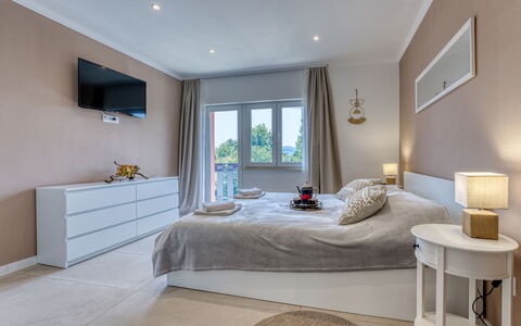 Cosy Home D&D: Meubles, Lit, Design Intérieur, Chambre, Sol, Sol, Bois, Plafond, Literie, Drap De Lit