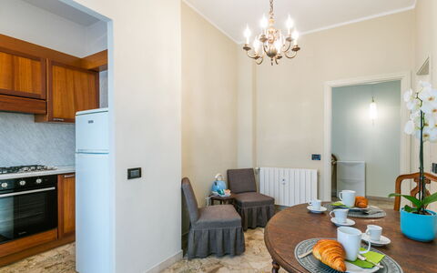 Decò: Meubles, Design Intérieur, Sol, Bois, Plafond, Sol, Chaise, Table, Appartement, Éclairage