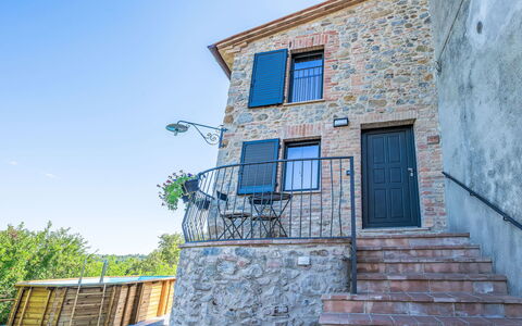 Santa Cristina: Bleu, Mur, Porte, Composite, Le Fer, Mur De Pierre, Balustrade, Balcon, Escaliers, Daylighting