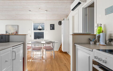 Answald - 10M from the Sea: Biens, Ombre, Allée, Ferme