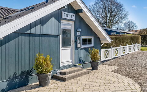 Aika - 450M from the Sea: Bois, Toit, Domicile, Maison, Architecture, Siding, Lot Terre, Chalet, Cabanon, Batiments Jardin