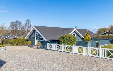 Aika - 450M from the Sea: Bois, Toit, Domicile, Maison, Architecture, Siding, Lot Terre, Chalet, Cabanon, Batiments Jardin