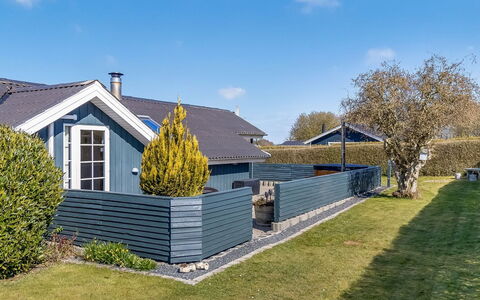 Aika - 450M from the Sea: Bois, Toit, Domicile, Maison, Architecture, Siding, Lot Terre, Chalet, Cabanon, Batiments Jardin