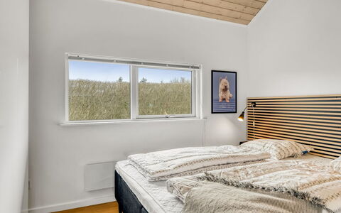 Kato - from the Sea: Bois, Design Intérieur, Plafond, Chambre, Lit, Sol, Sol, Literie, Cadre De Lit, Pièce