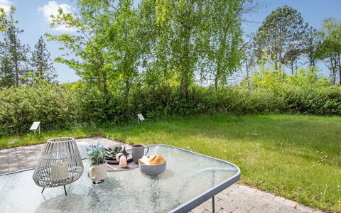 Hælf - 600M from the Sea: Meubles, Bois, Chaise, Design Intérieur, Tache De Bois, Matériau Naturel, Dur, Salon, Accoudoir, Conception