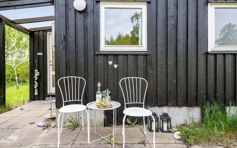 Hælf - 600M from the Sea: Meubles, Bois, Chaise, Design Intérieur, Tache De Bois, Matériau Naturel, Dur, Salon, Accoudoir, Conception