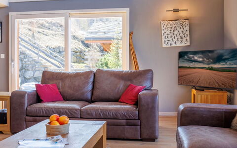 Chalet Roose: Meubles, Design Intérieur, Canapé, Sol, Bois, Salon, Pièce, Sol, Domicile, Éclairage
