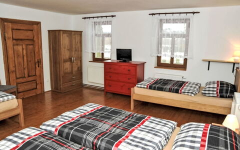 Lipno Garden and Relax: Meubles, Lit, Chambre, Bois, Sol, Design Intérieur, Drap De Lit, Literie, Sol, Cadre De Lit