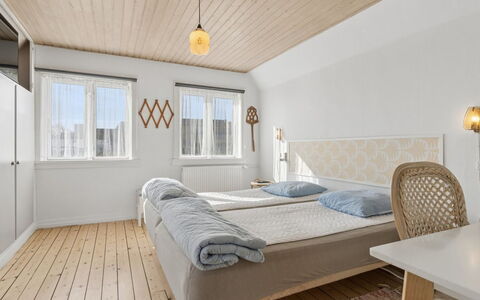 Taja - 170M from the Sea: Lit, Design Intérieur, Chambre, Mur, Sol, Sol, Meubles, Bois, Plafond, Literie