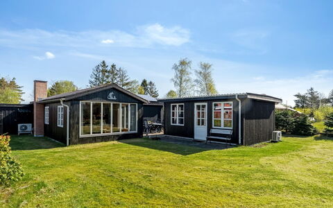 Yaris - from the Sea: Maison, Toit, Domicile, Chalet, Cabanon, Batiments Jardin, Siding, Cour, Cabane En Rondins, Cabane