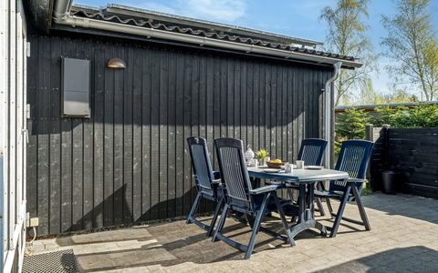 Yaris - from the Sea: Maison, Toit, Domicile, Chalet, Cabanon, Batiments Jardin, Siding, Cour, Cabane En Rondins, Cabane
