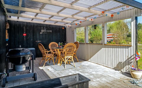 Yaris - from the Sea: Maison, Toit, Domicile, Chalet, Cabanon, Batiments Jardin, Siding, Cour, Cabane En Rondins, Cabane
