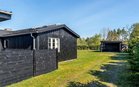 Yaris - from the Sea: Maison, Toit, Domicile, Chalet, Cabanon, Batiments Jardin, Siding, Cour, Cabane En Rondins, Cabane