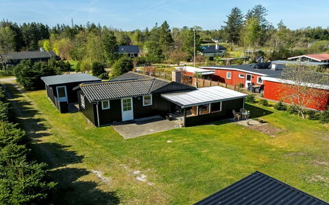 Yaris - from the Sea: Maison, Toit, Domicile, Chalet, Cabanon, Batiments Jardin, Siding, Cour, Cabane En Rondins, Cabane