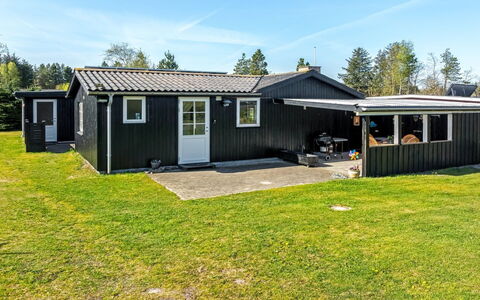 Yaris - from the Sea: Maison, Toit, Domicile, Chalet, Cabanon, Batiments Jardin, Siding, Cour, Cabane En Rondins, Cabane