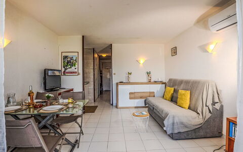 Les Rivages D'Ulysse: Store, Ombre, Balcon, Chaise, Mobilier De Jardin, Structure En Plein Air, Tableau De Plein Air, Pergola, Cour, Plante D'Appartement