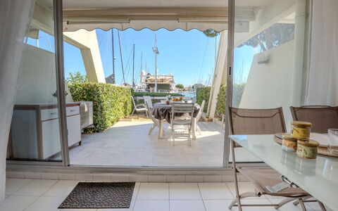 Les Rivages D'Ulysse: Store, Ombre, Balcon, Chaise, Mobilier De Jardin, Structure En Plein Air, Tableau De Plein Air, Pergola, Cour, Plante D'Appartement