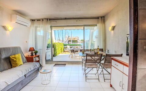 Les Rivages D'Ulysse: Store, Ombre, Balcon, Chaise, Mobilier De Jardin, Structure En Plein Air, Tableau De Plein Air, Pergola, Cour, Plante D'Appartement