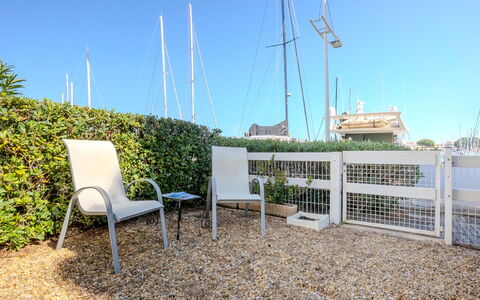 Les Rivages D'Ulysse: Store, Ombre, Balcon, Chaise, Mobilier De Jardin, Structure En Plein Air, Tableau De Plein Air, Pergola, Cour, Plante D'Appartement