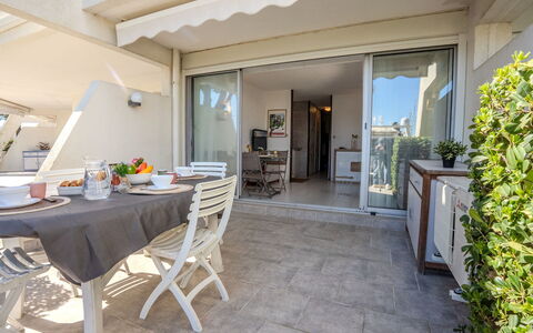 Les Rivages D'Ulysse: Store, Ombre, Balcon, Chaise, Mobilier De Jardin, Structure En Plein Air, Tableau De Plein Air, Pergola, Cour, Plante D'Appartement