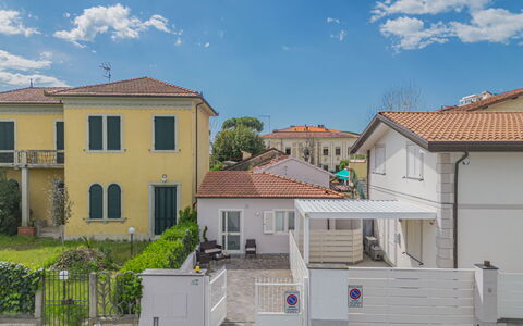 Casa Giuditta: Bâtiment, Zone Résidentielle, Maison, Domicile, Quartier, Toit, Établissements Humains, Banlieue, Biens, Trottoir