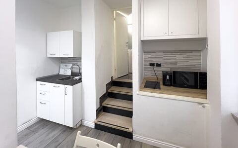 Casa Nina Seconda - Sanremo: Bois, Sol, Design Intérieur, Sol, Appartement, Pièce, Plafond, Parquet, Cuisine, Principaux Appliance