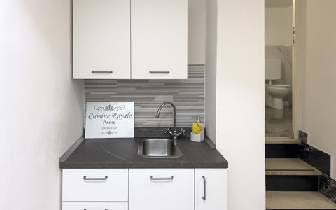 Casa Nina Seconda - Sanremo: Cuisine, Comptoir, Design Intérieur, Évier, Sol, Luminaire Plomberie, Appareil De Cuisine, Evier, Cabinetry, Sol