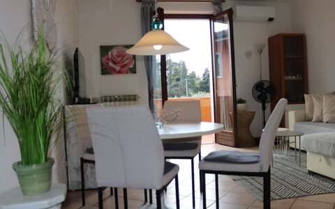 Le Tende Montesin: Meubles, Design Intérieur, Sol, Table, Chaise, Sol, Éclairage, Pièce, Table Cuisine Et Salle A Manger, Salle À Manger
