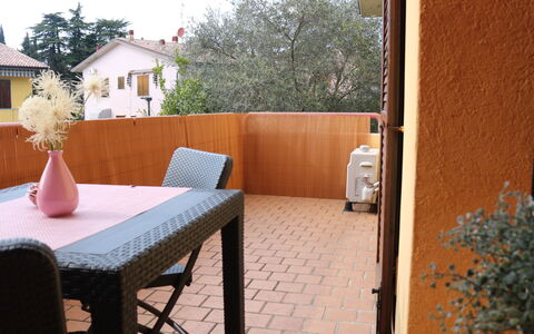 Le Tende Montesin: Bois, Meubles, Sol, Tache De Bois, Ombre, Chaise, Balcon, Dur, Mobilier De Jardin, Tableau De Plein Air