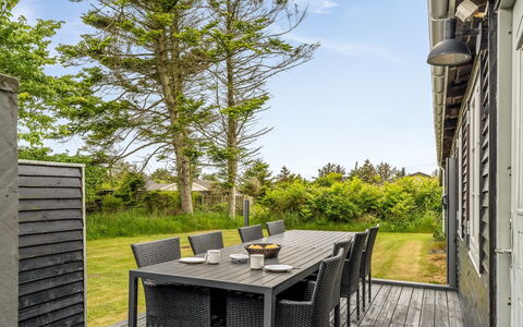 Aku - 700M from the Sea: Bois, Meubles, Mobilier De Jardin, Tableau De Plein Air, Dur, Plate-Forme, Planche, Table Cuisine Et Salle A Manger, Chaise, Porche