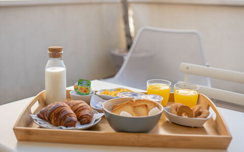 Santo Stefano Raro Rooms Collection: Aliments, Vaisselle, Serveware, Meubles, Table, Vaisselle, Drinkware, Petit Déjeuner, Ingrédient