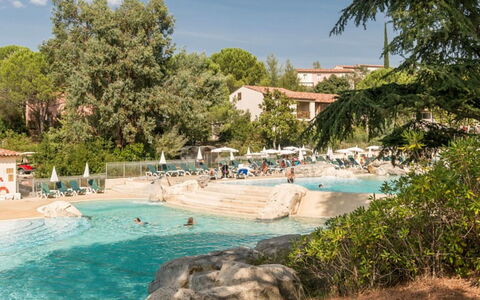 Grospierres 602: Piscine, Recours, Des Loisirs, Mobilier De Jardin, Ville Resort, Balancelle, Hôtel, Tropiques, Vacances, Eco Hôtel