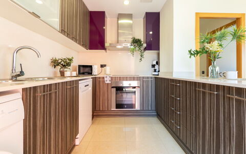 Grobro 1: Cuisine, Appareil De Cuisine, Design Intérieur, Comptoir, Principaux Appliance, Bois, Cabinetry, Sol, Plafond, Éclairage