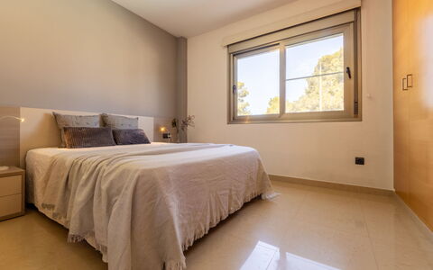 Grobro 1: Sol, Sol, Design Intérieur, Mur, Lit, Chambre, Bois, Plafond, Pièce, Meubles