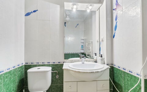 Residencia del Mar Ii: Bleu, Luminaire Plomberie, Sol, Salle De Bains, Design Intérieur, Sol, Évier, Tuile, Plomberie, Robinet