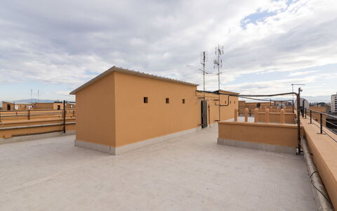 Lucilla Home: Sol, Composite, Appartement, Ombre, Daylighting, Tuile
