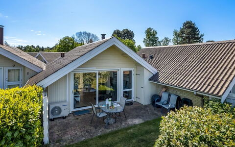 Darina - 150M from the Sea: Domicile, Chalet, Siding, Dur, Ombre, Planche, Conception, Biens, Porche, Plate-Forme